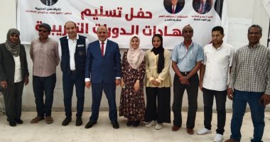 القوى العاملة: تسليم شهادات لمتدربين على مهن مختلفة بالأقصر
