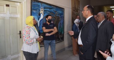 رئيس جامعة حلوان يستمع لآراء ومقترحات العاملين وبحث حل مشاكلهم