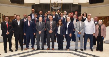 رئيس جامعة حلوان يلتقى الاتحادات الطلابية لمناقشة استعدادات العام الدراسى