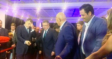 وزير السياحة يفتتح أعمال تطوير الممشى السياحى بالغردقة وفندقا جديدا.. صور