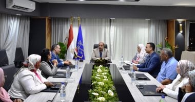 محافظ أسوان يترأس اجتماع المبادرة الوطنية لتقييم المشروعات الخضراء الذكية