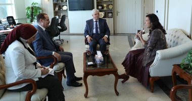 وزير التعليم العالى يبحث التعاون مع هيئة فولبرايت بالقاهرة بشأن قمة المناخ