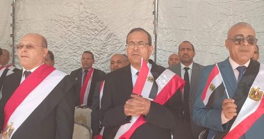 جامعة سوهاج تبدأ عامها الدراسى بتحية العلم في الحرم الجديد.. فيديو وصور