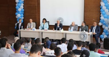 عادل مبارك يلتقى طلاب الفرقة الأولى بجامعة المنوفية الأهلية.. صور