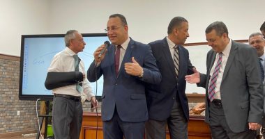 رئيس جامعة الإسكندرية يتفقد انتظام المحاضرات بمجمع العلوم الإنسانية.. صور