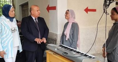 وكيل تعليم دمياط يشاهد العروض والألعاب الرياضية بأول يوم دراسة.. صور