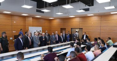 وزير التعليم العالي يتفقد جامعة بنها الأهلية ويطمئن على انتظام الدراسة