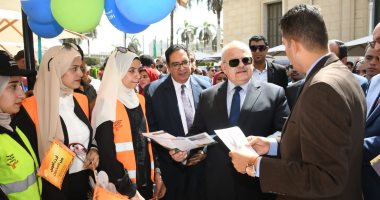  رئيس جامعة القاهرة يجري حوارا مفتوحا مع الطلاب ويوجه بممارسة الأنشطة الطلابية