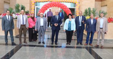رئيس جامعة المنوفية يتابع بدء الدراسة بالجامعة الأهلية ويؤكد: طفرة تعليمية