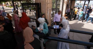 جامعة المنصورة تستقبل طلابها بأول أيام العام الدراسي الجديد.. صور