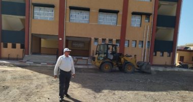 حملات نظافة بمحيط المدارس لاستقبال العام الدراسي الجديد غدا بالشرقية.. صور