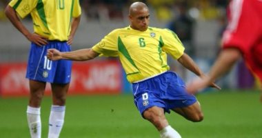 جول مورنينج.. صاروخ روبرتو كارلوس يمزق شباك الصين فى المونديال