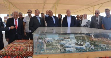 وزير التنمية المحلية: الرئيس يهتم بتطوير صناعة وإنتاج التمور بالوادى الجديد
