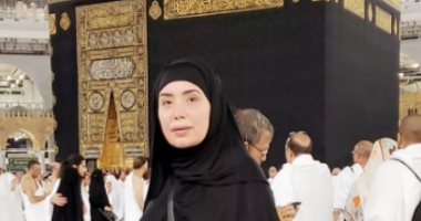 من أجمل مكان فى الأرض.. عبير صبرى تؤدى العمرة عن أخيها الراحل وتدعو له