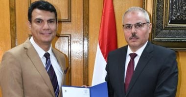 تكليف الدكتور صفوت عبد المقصود عميداً لكلية الألسن جامعة قناة السويس