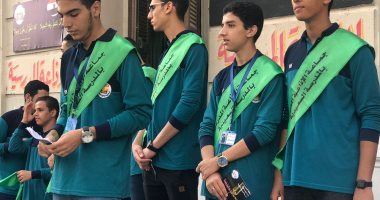 محافظ الجيزة يشارك طلاب مدرسة السعيدية طابور الصباح بأول أيام العام الدراسى