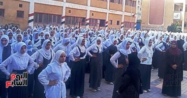بدء العام الدراسي الجديد بمدارس المنوفية وسط مظاهر من الفرحة على وجوه الطلاب