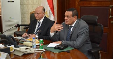 وزير التنمية المحلية يتابع جاهزية 210 أتوبيسات تعمل بالغاز الطبيعى والكهرباء