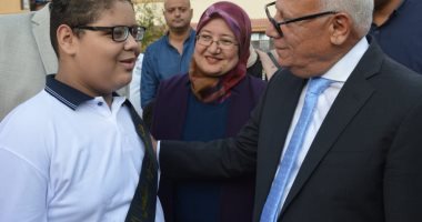 محافظ بورسعيد يتفقد المدارس ويحذر أولياء الأمور من شبح الدروس الخصوصية..صور