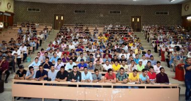 رئيس جامعة سوهاج يتابع انتظام المحاضرات في أول يوم دراسي.. فيديو وصور