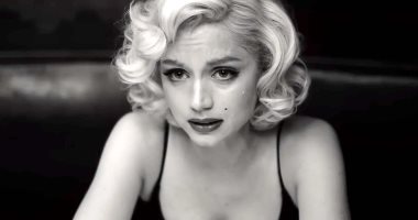 تقييم سيئ لـ فيلم السيرة الذاتية Blonde من النقاد والمشاهدين العالميين