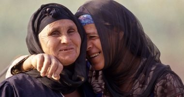 أمثال شعبية تحثنا على دعم أخلاقنا الجميلة.. اعمل الخير وارميه البحر