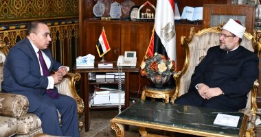 وزير الأوقاف يستقبل سفير مصر في كينيا لبحث التعاون المشترك