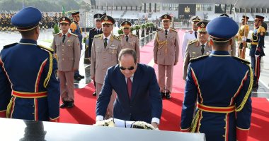 الرئيس السيسي يضع أكاليل الزهور على قبر الجندى المجهول احتفالا بنصر أكتوبر