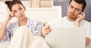 إتيكيت التعامل مع الزوج.. التفتيش فى الموبايل مرفوض والاهتمام ضرورى