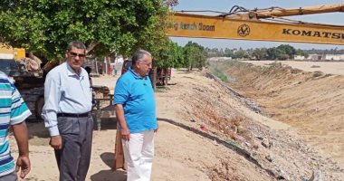 محافظ أسيوط يكلف رؤساء المراكز بالمرور على مخرات السيول استعدادًا للشتاء