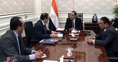 رئيس الوزراء يتابع توافر المنتجات البترولية لتلبية احتياجات السوق المحلية