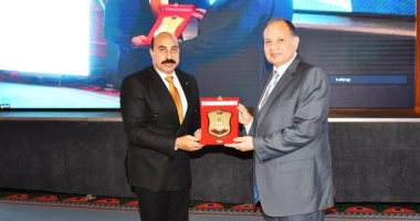 محافظ أسيوط يشارك وزير التنمية المحلية افتتاح مؤتمر "أسوان لمدن التعلم 2022"