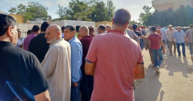 تشييع جثمان معلم الرياضيات المتوفى أثناء طابور الصباح بكفر الشيخ.. صور