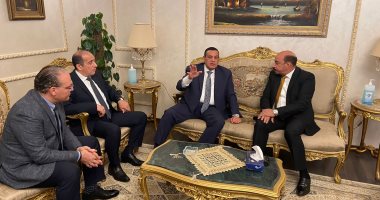 وزير التنمية المحلية يصل أسوان للمشاركة فى مؤتمر مدن التعلم وتفقد المشروعات التنموية