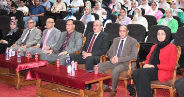 رئيس جامعة قناة السويس يشهد اللقاء التعريفى لطلاب كلية الطب  