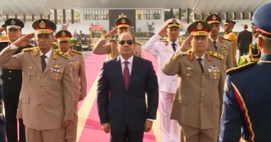 بمناسبة الاحتفال بالذكرى الـ49 لانتصارات أكتوبر.. الرئيس يضع أكاليل الزهور على قبر الجندى المجهول والزعيمين السادات وعبد الناصر.. والموسيقات العسكرية تعزف سلام الشهيد فى تقليد عسكرى عريق وفاءً لشهداء مصر