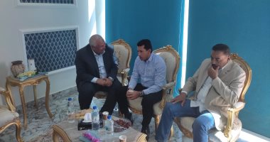 وزير الشباب والرياضة يصل الوادى الجديد للمشاركة فى احتفالات المحافظة بعيدها القومى