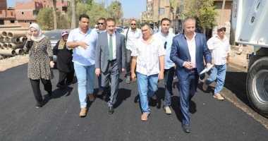 محافظ المنوفية يتفقد أعمال الرصف بطرق الشهداء خلال جولة ميدانية.. صور