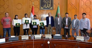 نائب محافظ الإسماعيلية يكرم 4 بطلات بالبطولة الأفريقية لرفع الأثقال للناشئين