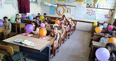 بالورود والهدايا.. مدارس كفر الشيخ تستقبل رياض الأطفال وأولى ابتدائى.. صور