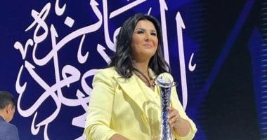 منى الشاذلى تفوز  بجائزة الإعلام المرئى بمنتدى الإعلام العربى فى دبى
