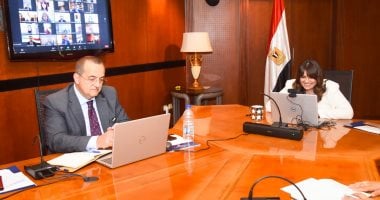 وزيرة الهجرة تبحث مع المصريين بالكويت تحقيق محفزات تربطهم بوطنهم 