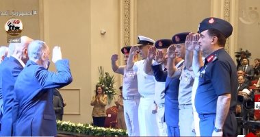الرئيس السيسي وقيادات الجيش يقدمون التحية العسكرية لأبطال معركة أبو عطوة 