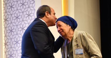 زوجات أبطال أكتوبر: الرئيس السيسى أدخل علينا البهجة والسرور بالتكريم.. زوجة اللواء ماجد بطل معركة أبو عطوة: شعرنا بالفخر.. وزوجة بطل حرب أكتوبر الرقيب مجند أحمد البدرى: كنا فى قمة الفرح والسرور ودعوت للرئيس