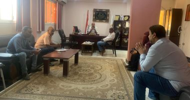 مدير رياضة الأقصر يناقش دعم مراكز شباب إسنا وأرمنت ضمن "حياة كريمة".. صور