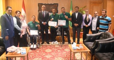 كيف اهتمت محافظة الفيوم بدعم المكفوفين وذوى الهمم وأبطال نادى متحدى الإعاقة؟.. لأول مرة كورال للأطفال المكفوفين بالمحافظة.. والمحافظ يكرم الأبطال الحاصلين على فضية كأس العالم لكرة اليد للكراسى المتحركة.. صور