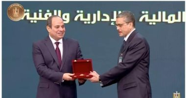 رئيس الشئون المالية بالأوقاف: تكريم الرئيس السيسى وسام على صدرى