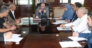 محافظ بنى سويف يشكل لجنة لحسم شكوى تعدى مواطن على جزء من شارع بعزبة أبو المكارم