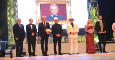 مهرجان الإسكندرية يكرم 3 رموز سينمائية من اليونان وفرنسا فى افتتاح الدورة 38.. صور
