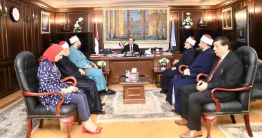 محافظ الإسكندرية يثمن جهود قافلة فرع منظمة خريجى الأزهر